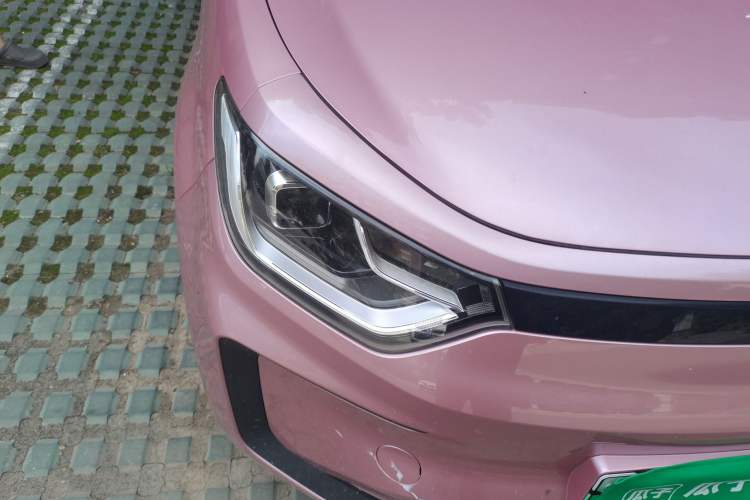 Used SOL E10X 2021 302 km Range Fashion Edition 31.4 kWh Right Front Headlight