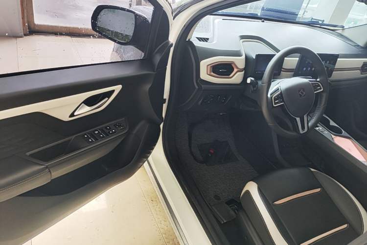 Used SOL E10X 2021 302 km Range Luxury Version 31.4 kWh Driver Seat