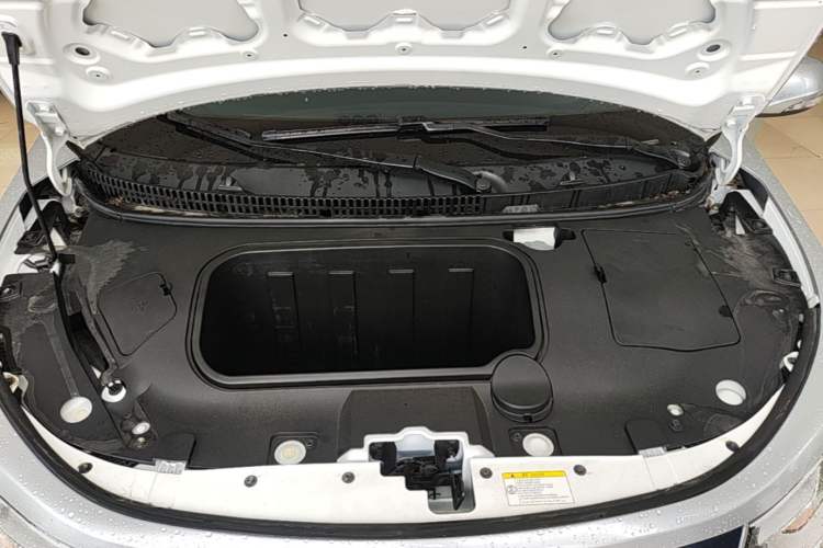 Used SOL E10X 2021 302 km Range Luxury Version 31.4 kWh Engine Bay