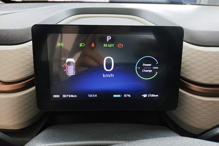 Used SOL E10X 2021 302 km Range Luxury Version 31.4 kWh Instrument Cluster