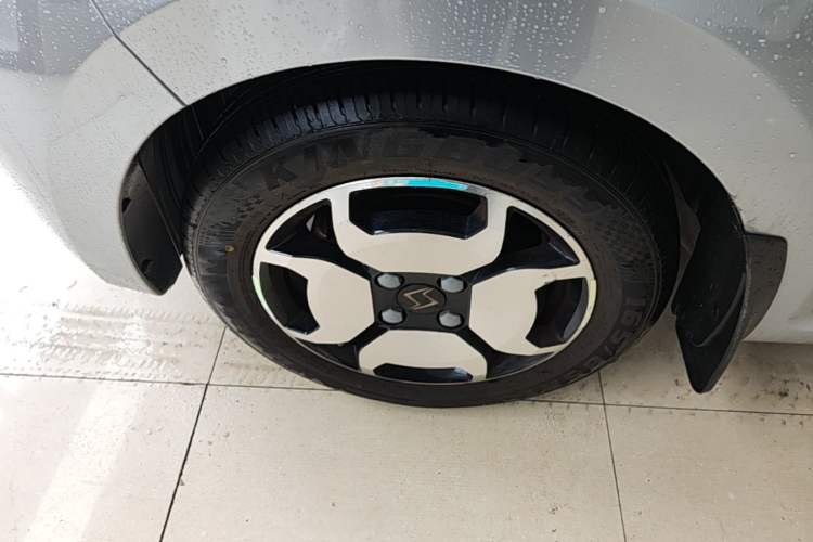 Used SOL E10X 2021 302 km Range Luxury Version 31.4 kWh Left Front Wheel Hub