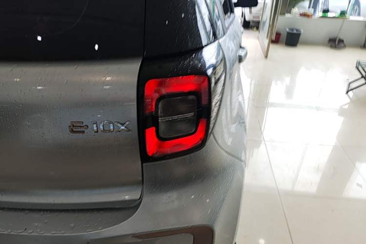 Used SOL E10X 2021 302 km Range Luxury Version 31.4 kWh Right Rear Taillight