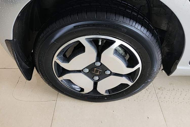 Used SOL E10X 2021 302 km Range Luxury Version 31.4 kWh Right Rear Wheel Hub