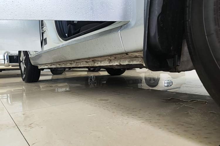 Used SOL E10X 2021 302 km Range Luxury Version 31.4 kWh Right Side Sill