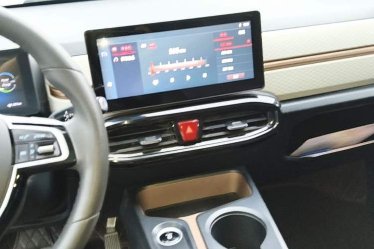 Used SOL E10X 2021 302 km Range Fashion Edition 31.4 kWh Audio And AC Panel