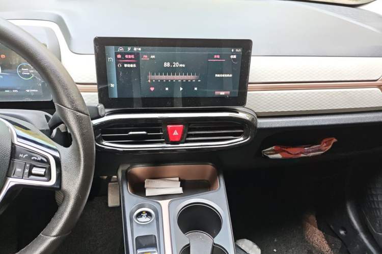 Used SOL E10X 2021 302 km Range Fashion Edition 31.4 kWh Audio And AC Panel