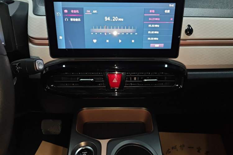 Used SOL E10X 2021 302 km Range Fashion Edition 31.4 kWh Audio And AC Panel