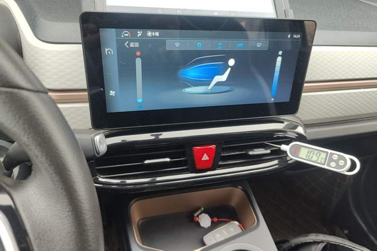 Used SOL E10X 2021 302 km Range Fashion Edition 31.4 kWh Audio And AC Panel