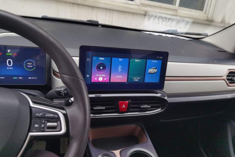 Used SOL E10X 2021 302 km Range Luxury Version 30.2 kWh Audio And AC Panel