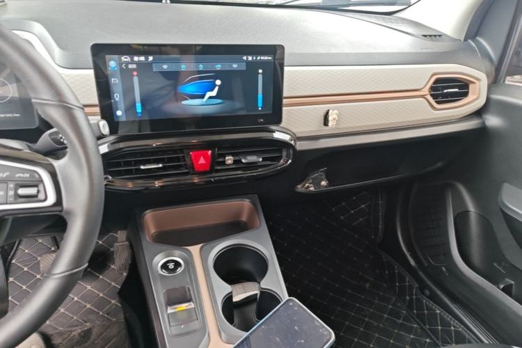 Used SOL E10X 2021 302 km Range Luxury Version 30.2 kWh Center Console