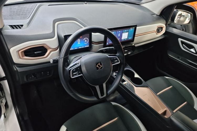 Used SOL E10X 2021 302 km Range Luxury Version 31.4 kWh Center Console