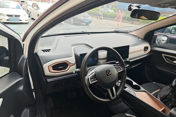 Used SOL E10X 2021 302 km Range Fashion Edition 31.4 kWh Center Console