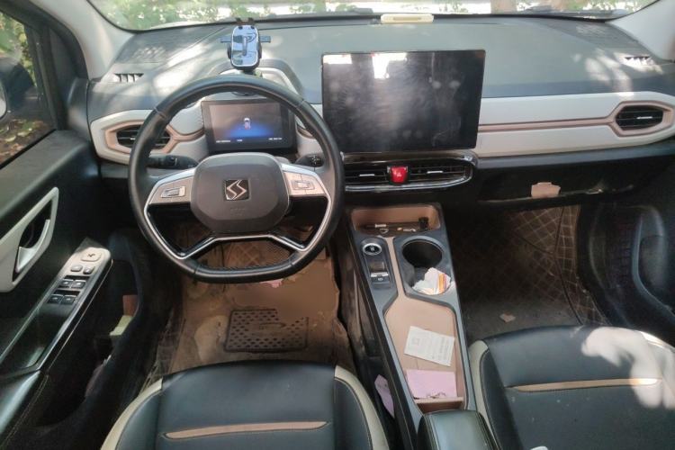 Used SOL E10X 2021 302km Range Superior Version 30.2 kWh Center Console