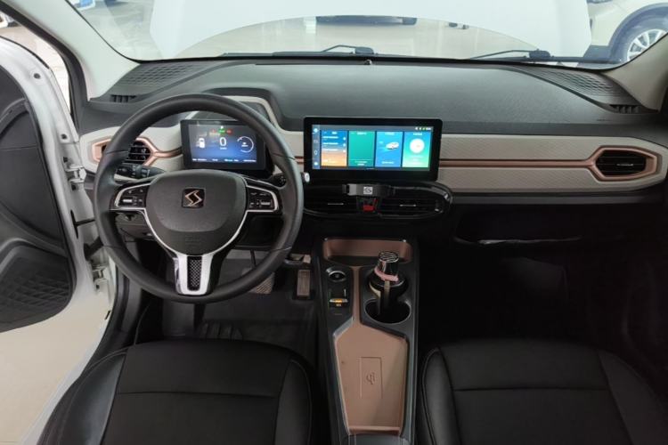 Used SOL E10X 2021 302 km Range Fashion Edition 31.4 kWh Center Console