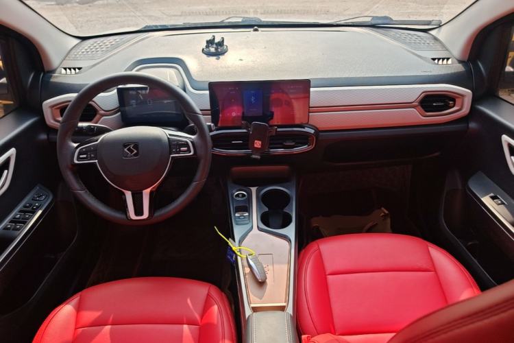 Used SOL E10X 2021 302 km Range Fashion Edition 30.2 kWh Center Console