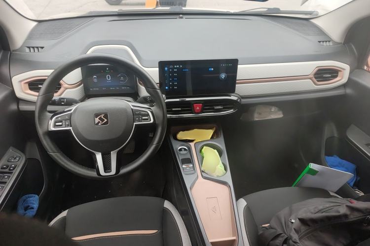 Used SOL E10X 2021 302 km Range Luxury Version 30.2 kWh Center Console