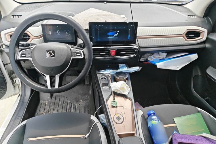 Used SOL E10X 2021 302 km Range Fashion Edition 31.4 kWh Center Console