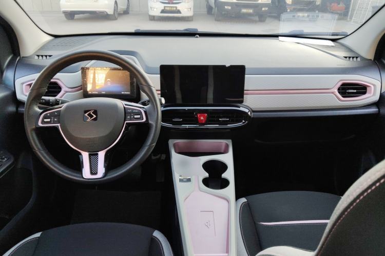 Used SOL E10X 2021 302 km Range Luxury Version 30.2 kWh Center Console