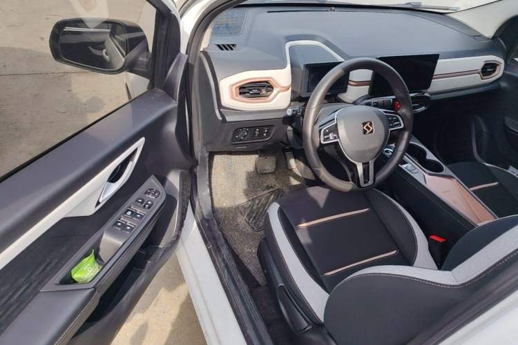 Used SOL E10X 2021 302 km Range Fashion Edition 31.4 kWh Driver Seat