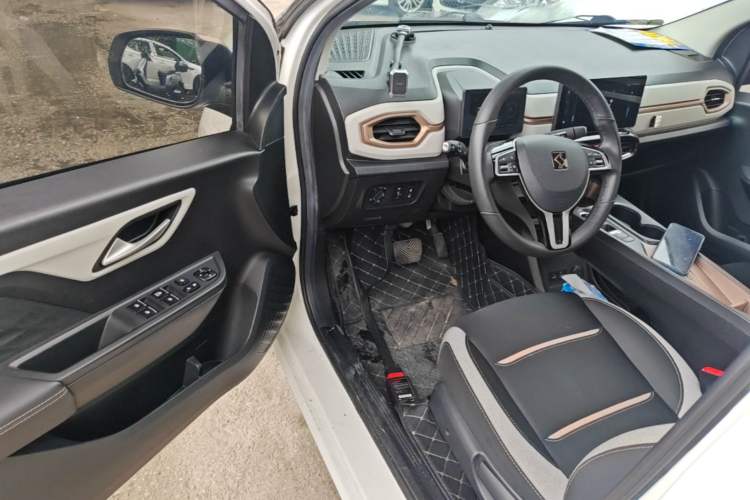 Used SOL E10X 2021 302 km Range Luxury Version 30.2 kWh Driver Seat