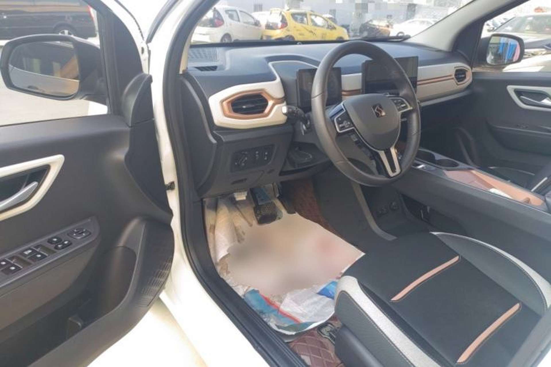 Used SOL E10X 2021 302 km Range Fashion Edition 30.2 kWh Driver Seat