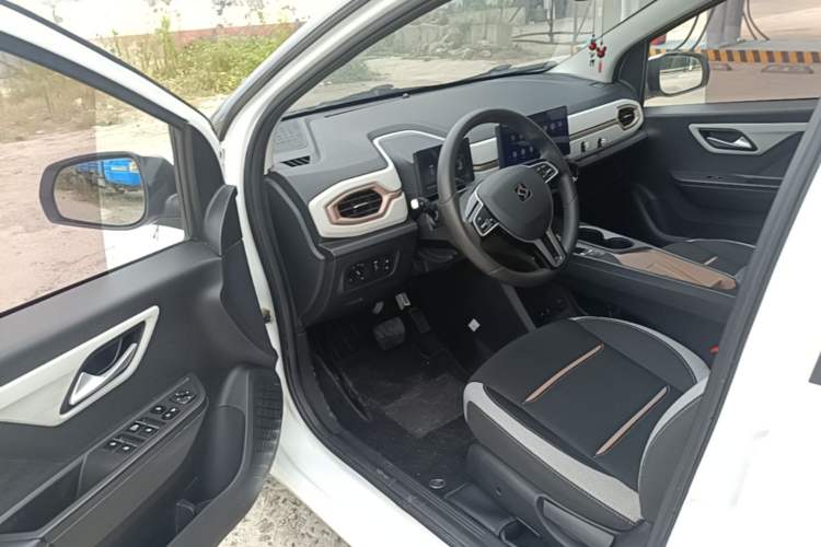 Used SOL E10X 2021 302 km Range Luxury Version 31.4 kWh Driver Seat