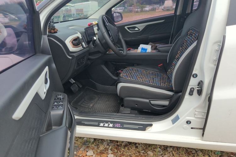Used SOL E10X 2021 302 km Range Luxury Version 31.4 kWh Driver Seat