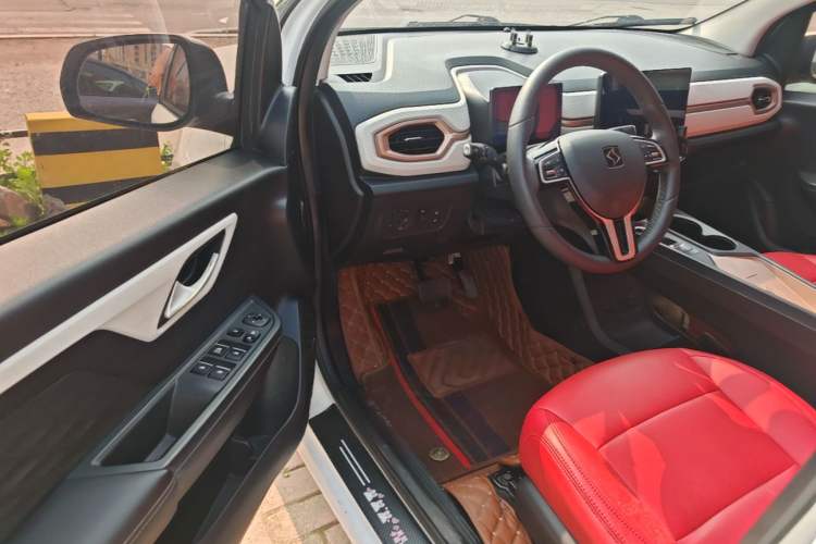Used SOL E10X 2021 302 km Range Fashion Edition 30.2 kWh Driver Seat