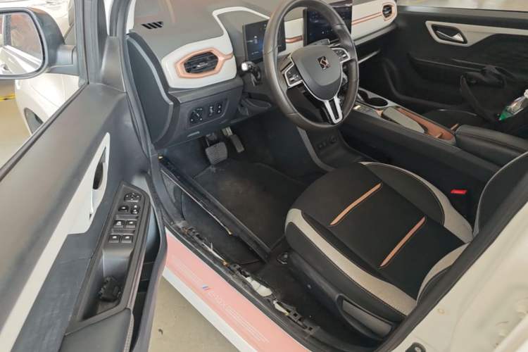 Used SOL E10X 2021 302 km Range Fashion Edition 31.4 kWh Driver Seat