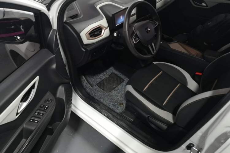 Used SOL E10X 2021 302 km Range Fashion Edition 31.4 kWh Driver Seat