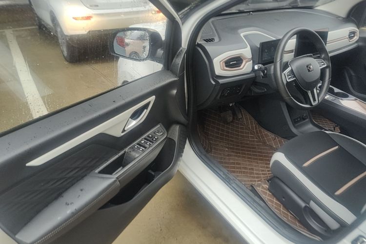 Used SOL E10X 2021 302 km Range Fashion Edition 31.4 kWh Driver Seat