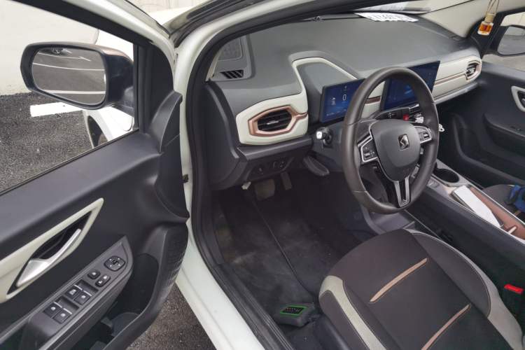 Used SOL E10X 2021 302 km Range Luxury Version 30.2 kWh Driver Seat