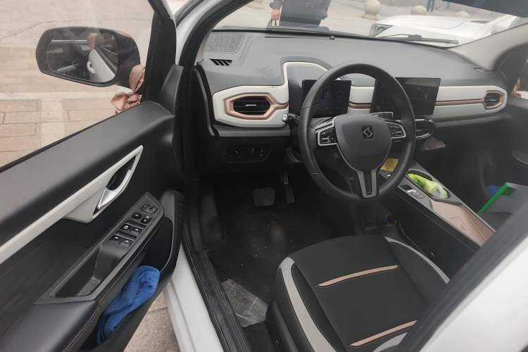 Used SOL E10X 2021 302 km Range Luxury Version 30.2 kWh Driver Seat