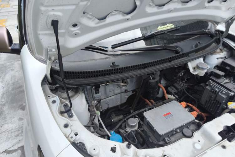 Used SOL E10X 2021 302 km Range Luxury Version 30.2 kWh Engine Bay Right
