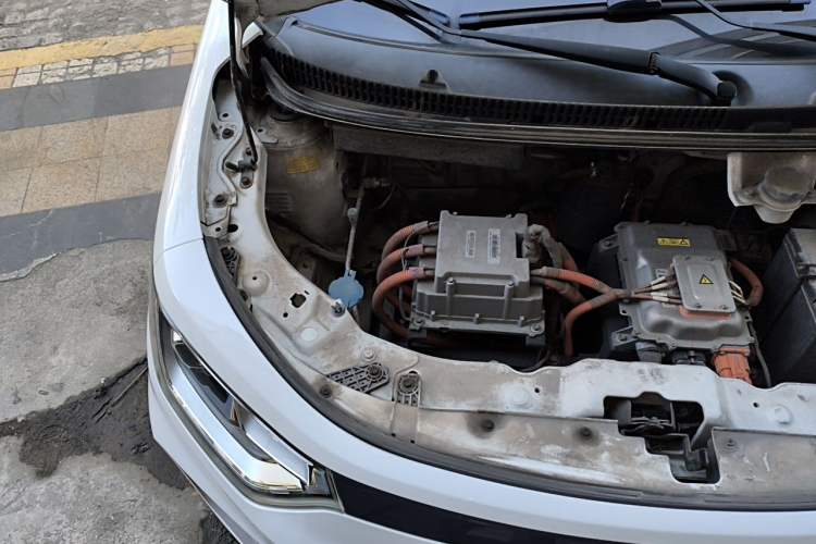 Used SOL E10X 2021 200km Classic Type Engine Bay Right