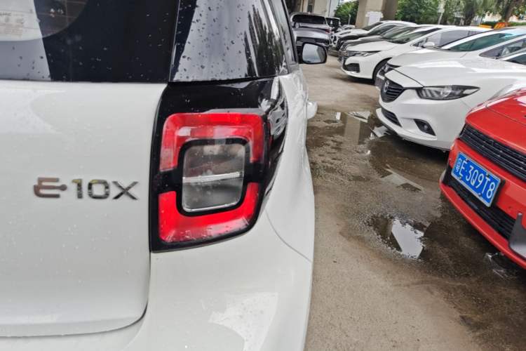 Used SOL E10X 2021 302 km Range Luxury Version 30.2 kWh Exterior 3