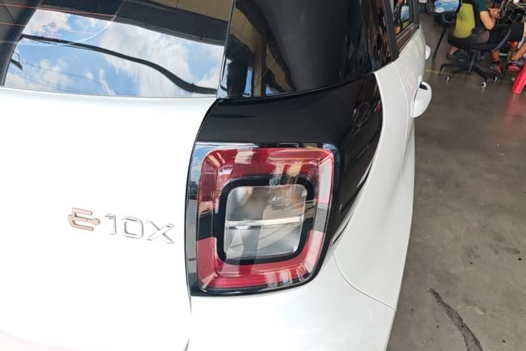 Used SOL E10X 2021 302 km Range Fashion Edition 31.4 kWh Exterior 3