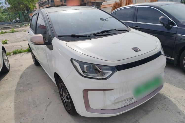 Used SOL E10X 2021 302 km Range Fashion Edition 31.4 kWh Front Right 45 Deg