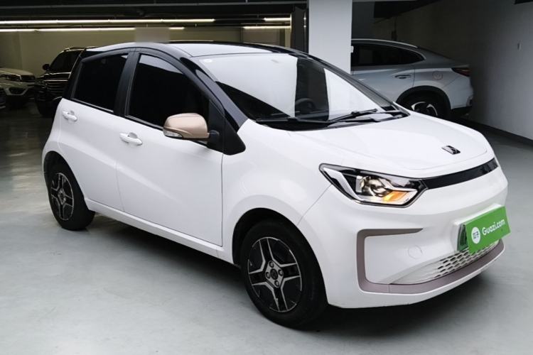 Used SOL E10X 2021 302 km Range Fashion Edition 31.4 kWh Front Right 45 Deg