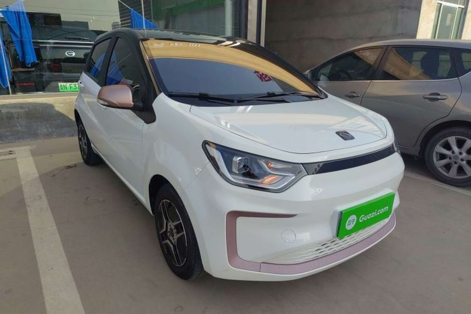 Used SOL E10X 2021 302 km Range Fashion Edition 30.2 kWh Front Right 45 Deg