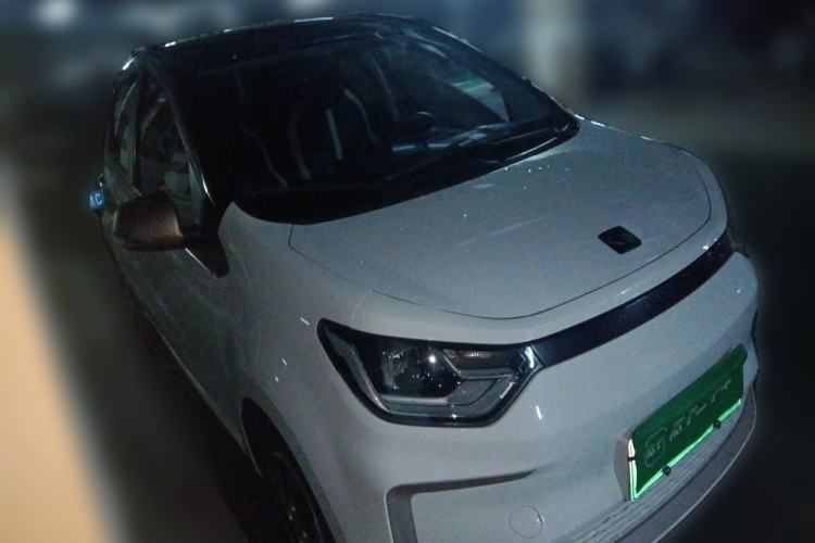 Used SOL E10X 2021 302 km Range Fashion Edition 31.4 kWh Front Right 45 Deg