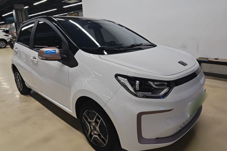 Used SOL E10X 2021 302 km Range Fashion Edition 31.4 kWh Front Right 45 Deg