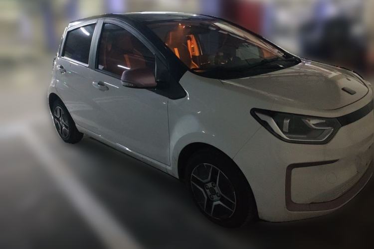 Used SOL E10X 2021 302 km Range Fashion Edition 31.4 kWh Front Right 45 Deg