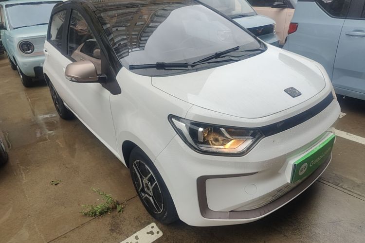 Used SOL E10X 2021 302 km Range Fashion Edition 31.4 kWh Front Right 45 Deg