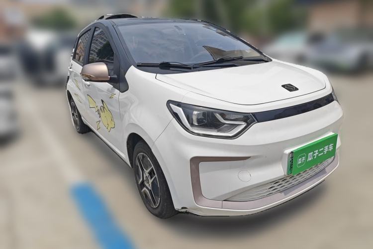 Used SOL E10X 2021 302 km Range Fashion Edition 31.4 kWh Front Right 45 Deg