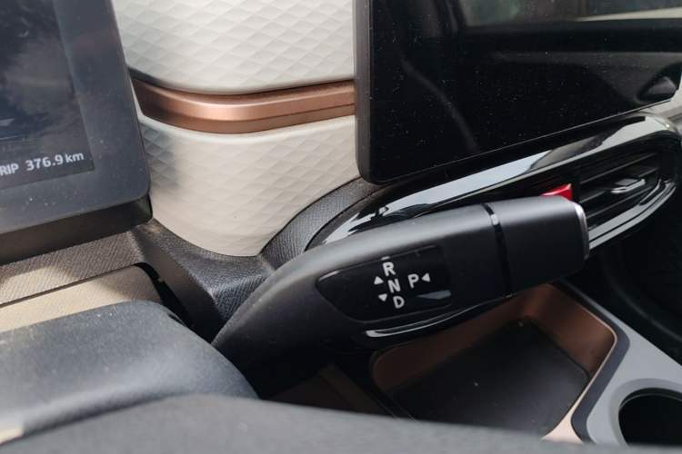 Used SOL E10X 2021 302 km Range Fashion Edition 31.4 kWh Gear Lever