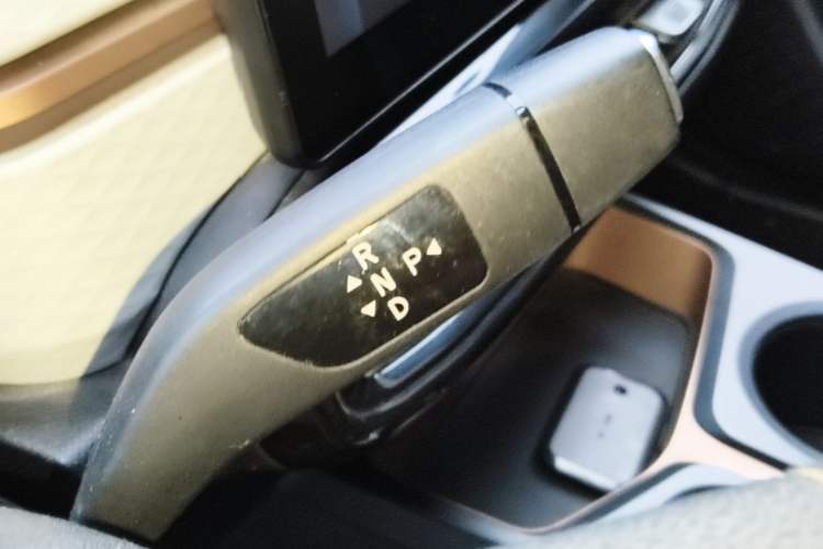 Used SOL E10X 2021 302 km Range Fashion Edition 31.4 kWh Gear Lever