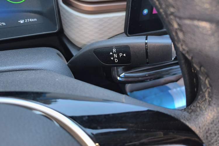 Used SOL E10X 2021 302 km Range Luxury Version 31.4 kWh Gear Lever