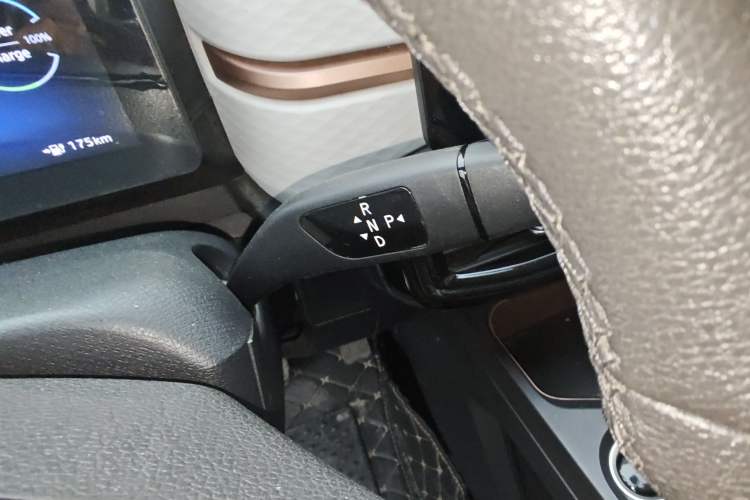Used SOL E10X 2021 302 km Range Ultra-Advanced Version 31.4 kWh Gear Lever