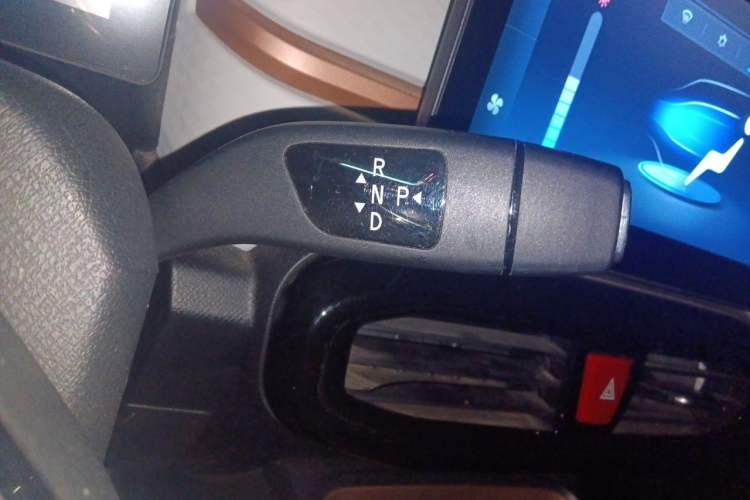 Used SOL E10X 2021 302 km Range Fashion Edition 31.4 kWh Gear Lever